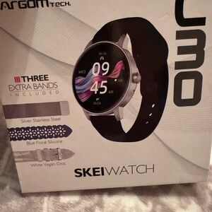 C30 Black Smartwatch with Extra Bands